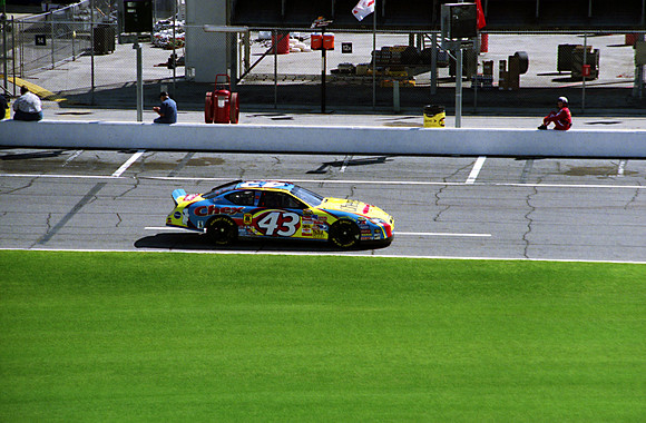 NASCAR Bobby Labonte 43 Cheerios/Betty Crocker Dodge Charger qualifying 2007 Daytona 500