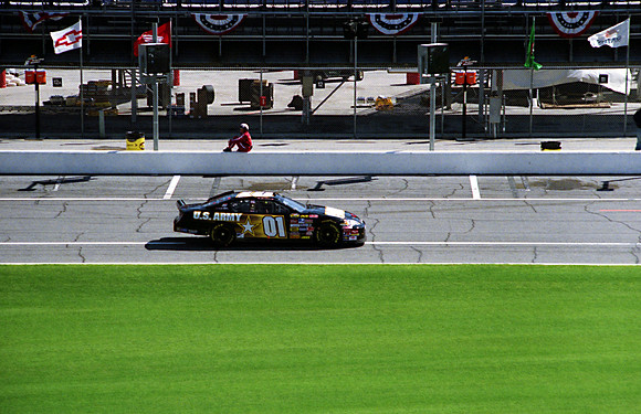 NASCAR Mark Martin 01 U.S. Army Chevy Monte Carlo SS qualifying 2007 Daytona 500