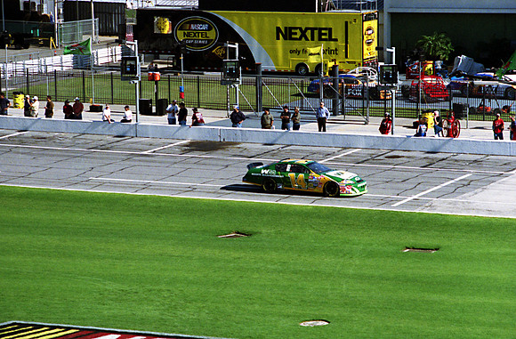NASCAR Sterling Marlin 14 Waste Management Inc. Chevy Monte Carlo SS qualifying 2007 Daytona 500