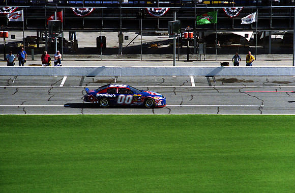 NASCAR David Reutimann 00 Domino's Toyota Camry qualifying 2007 Daytona 500