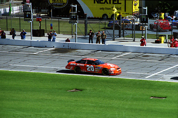 NASCAR Tony Stewart 20 Home Depot Chevy Monte Carlo SS qualifying 2007 Daytona 500