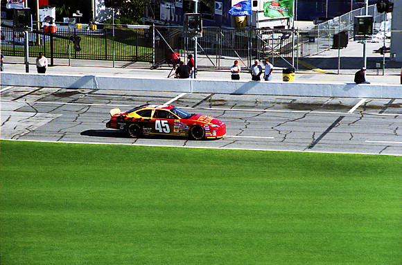 NASCAR Kyle Petty 45 Georgia-Pacific Brawny Dodge Charger qualifying 2007 Daytona 500