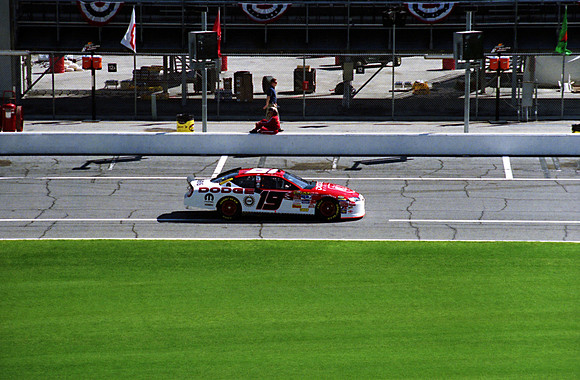 NASCAR Elliott Sadler 19 Dodge Dealers/UAW Dodge Charger qualifying 2007 Daytona 500