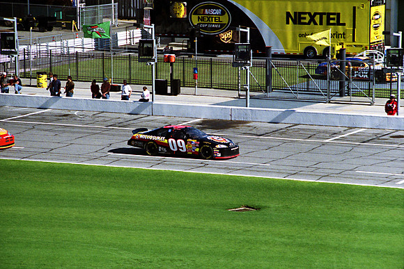 NASCAR Mike Wallace 09 Miccosukee Resorts Chevy Monte Carlo SS qualifying 2007 Daytona 500