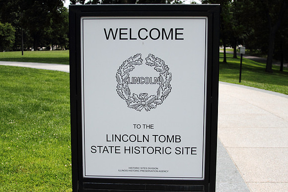 Welcome Sign Lincoln's Tomb Springfield, Illinois